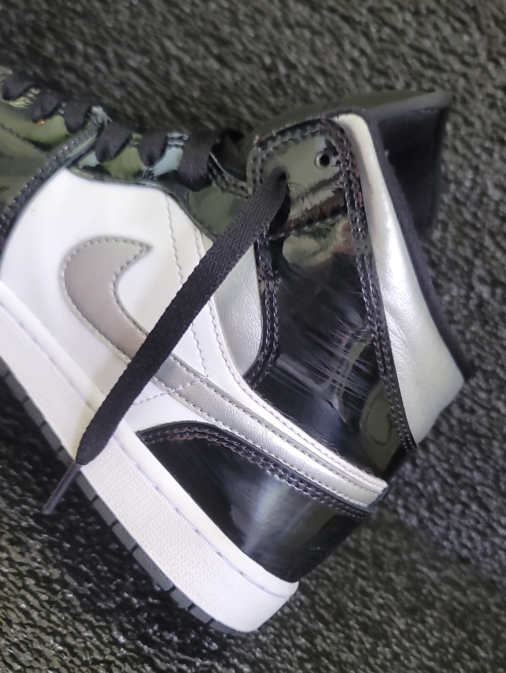 Nike Air Jordan 1 Mid SE "Metallic Silver/Metallic Gold" Mens 8 Fast Shipping - Picture 12 of 16